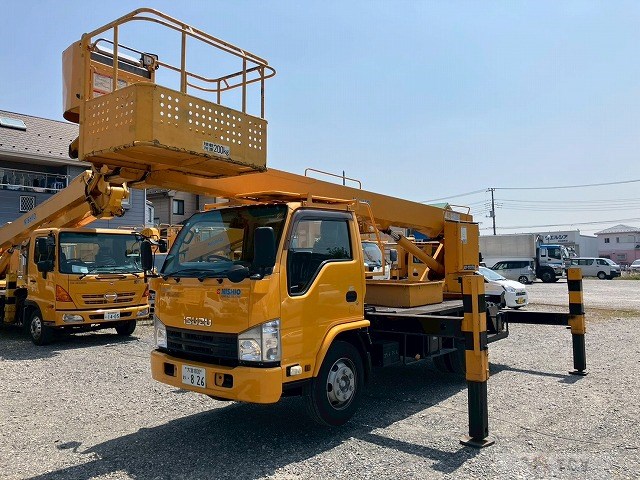 2013 Isuzu Elf Truck