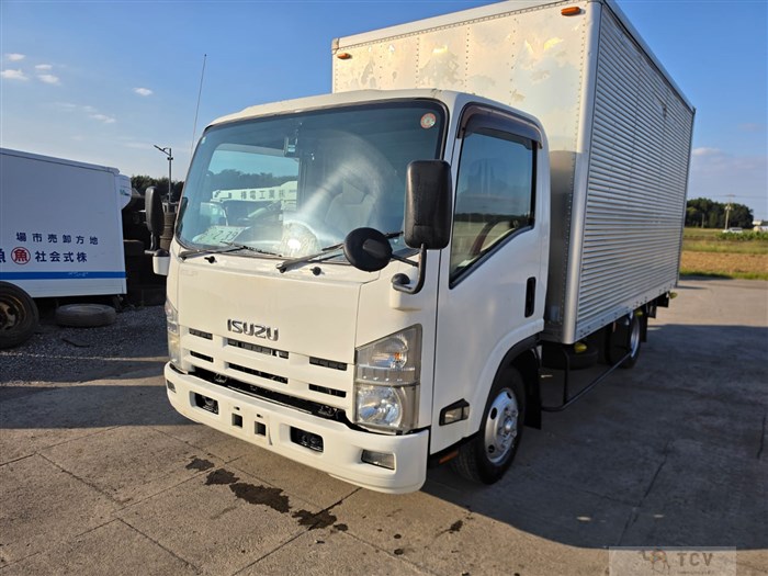 2012 Isuzu Elf Truck