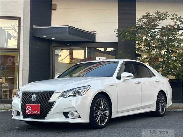 2013 Toyota Crown Hybrid