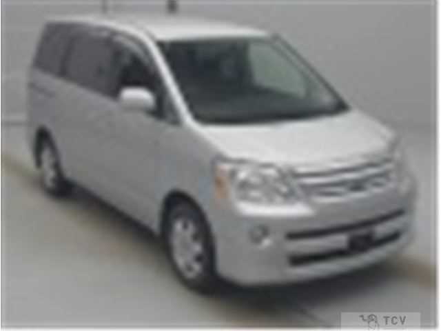 2005 Toyota Noah