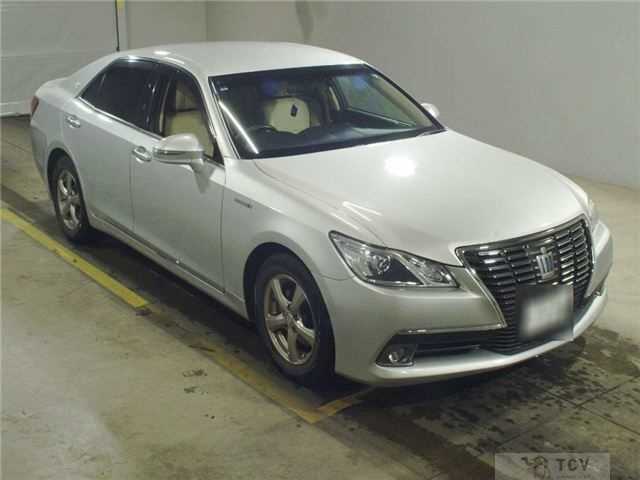 2013 Toyota Crown Hybrid