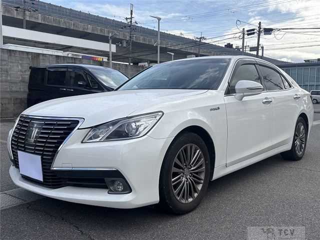 2013 Toyota Crown Hybrid