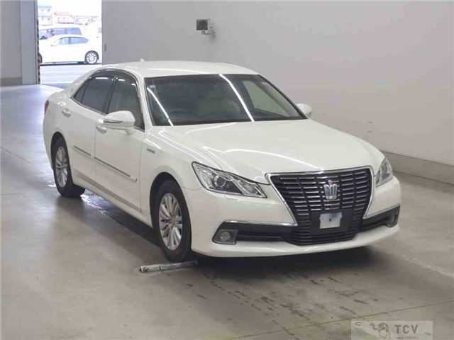 2013 Toyota Crown Hybrid