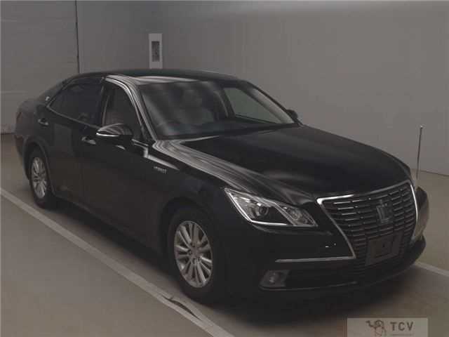 2013 Toyota Crown Hybrid