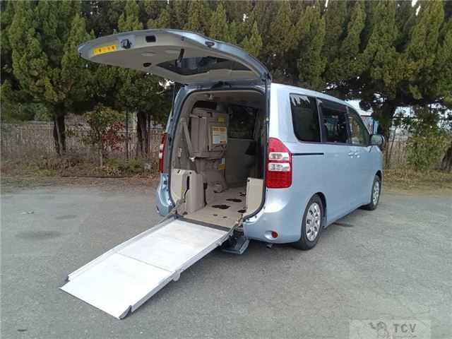 2012 Toyota Noah