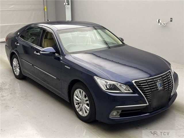 2013 Toyota Crown Hybrid