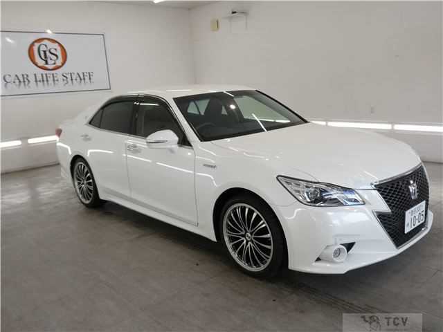 2013 Toyota Crown Hybrid