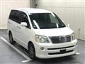 2005 Toyota Noah