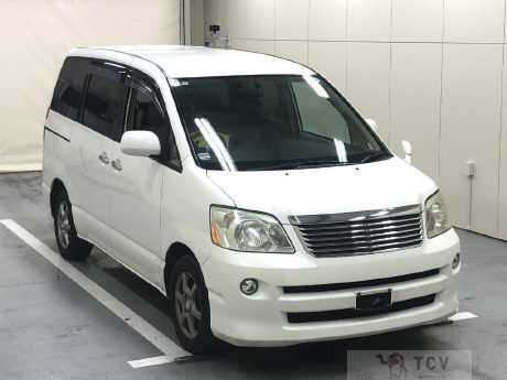 2005 Toyota Noah