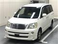 2005 Toyota Noah