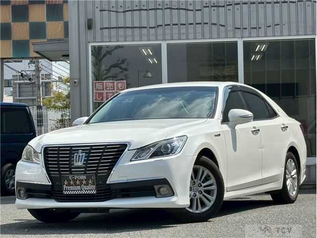 2013 Toyota Crown Hybrid
