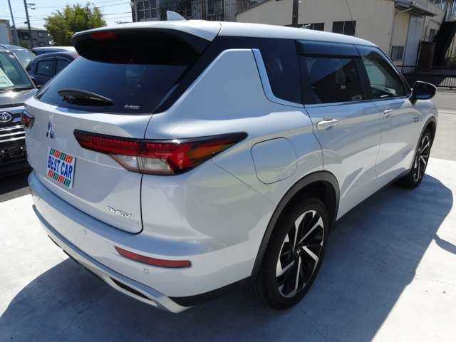 Mitsubishi Outlander PHEV 2.4 G 4WD 2023 — миниатюра 7