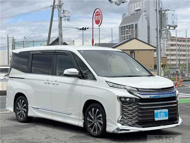 2022 Toyota Voxy
