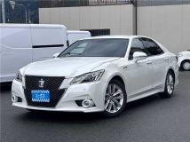 2013 Toyota Crown Hybrid