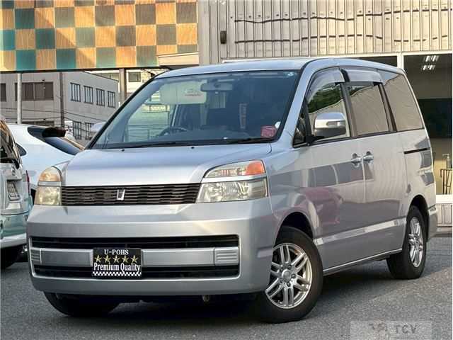2004 Toyota Voxy