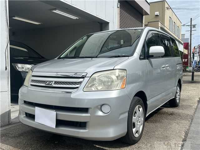 2005 Toyota Noah