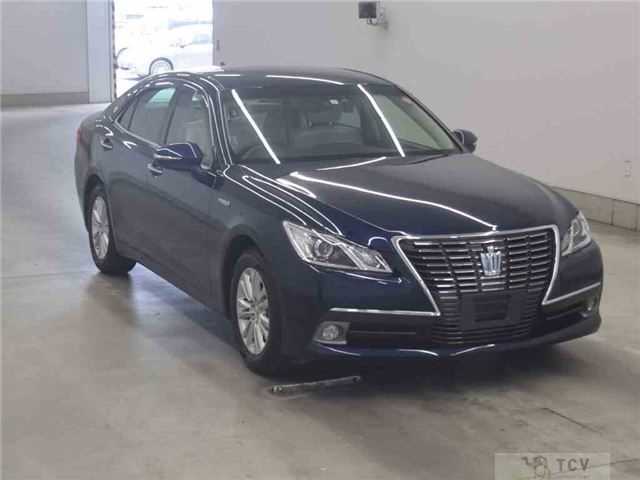 2013 Toyota Crown Hybrid
