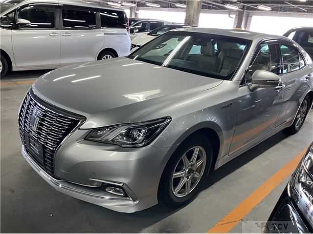 2017 Toyota Crown Hybrid