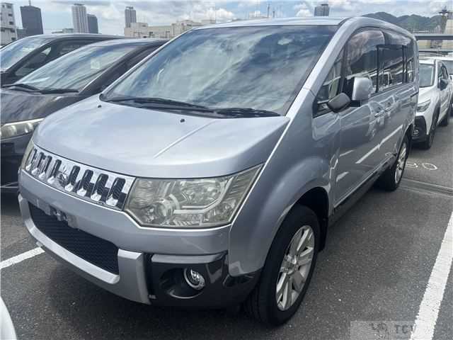 2011 Mitsubishi Delica D5