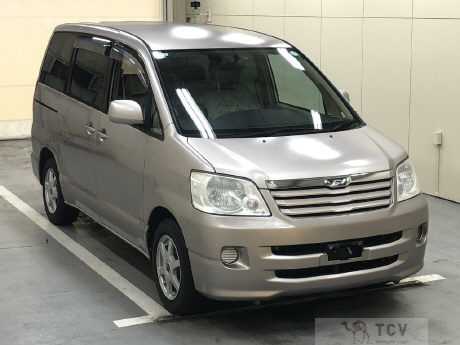 2003 Toyota Noah