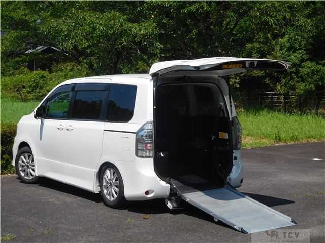 2011 Toyota Voxy