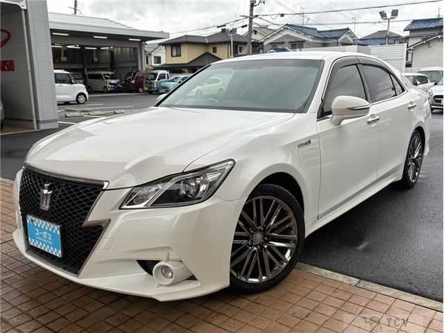 2013 Toyota Crown Hybrid