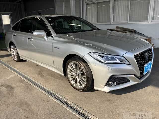 2019 Toyota Crown Hybrid