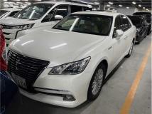 2013 Toyota Crown Hybrid