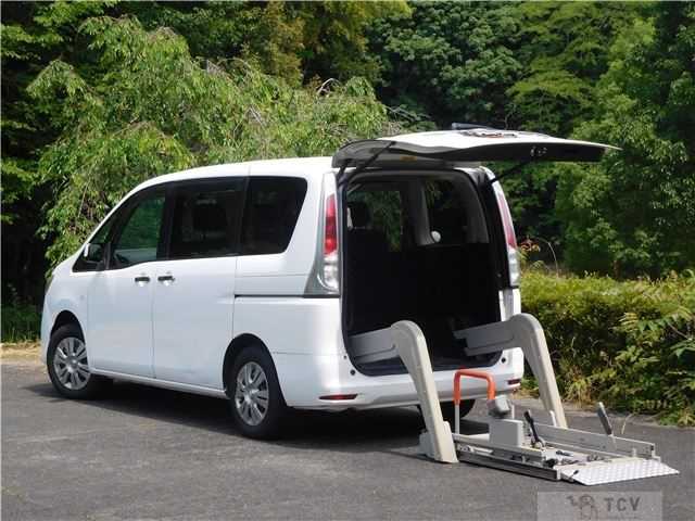 2012 Nissan Serena