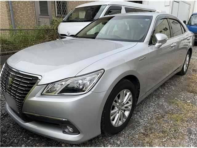 2013 Toyota Crown Hybrid