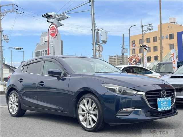 2017 Mazda Axela