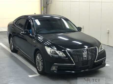 2013 Toyota Crown Hybrid