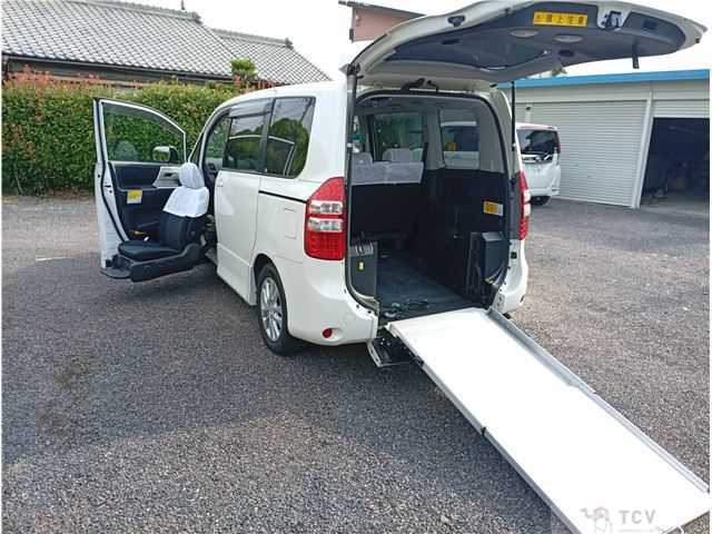 2010 Toyota Noah