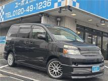 2005 Toyota Voxy