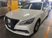 2013 Toyota Crown Hybrid