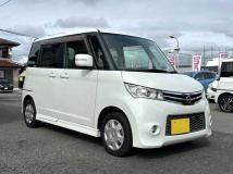 2012 Nissan ROOX