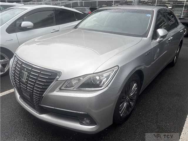 2013 Toyota Crown Hybrid