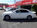 2013 Toyota Crown Hybrid