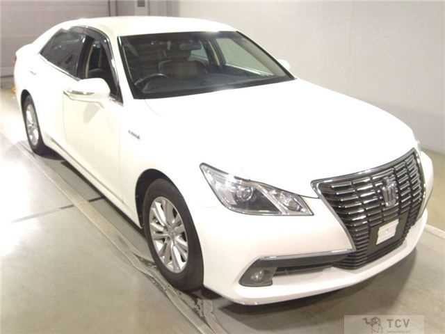 2013 Toyota Crown Hybrid