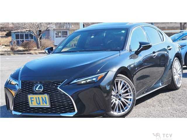 2023 Lexus IS