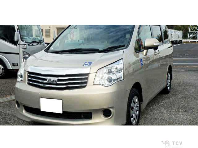 2012 Toyota Noah