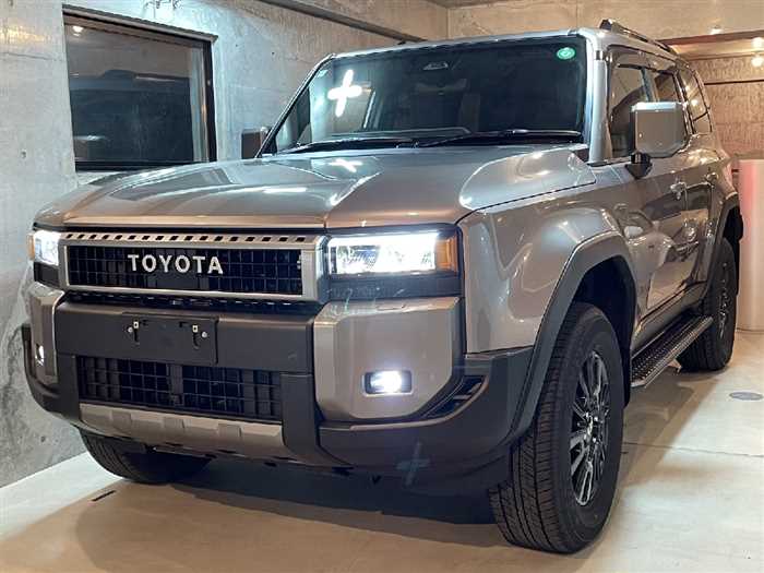 Toyota Land Cruiser VX Petrol 2024 — миниатюра 2