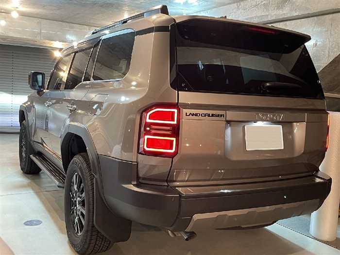 Toyota Land Cruiser VX Petrol 2024 — миниатюра 4