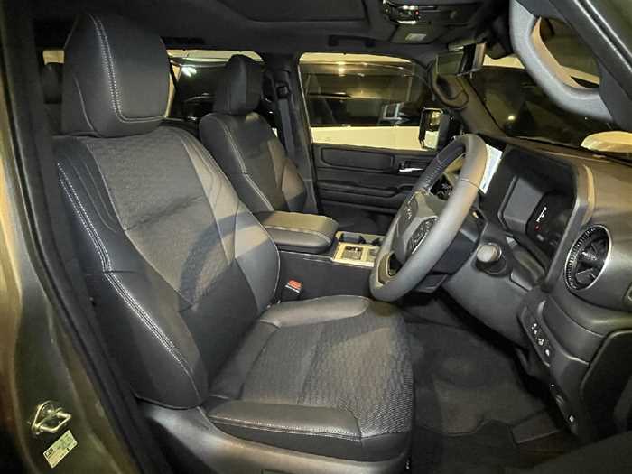 Toyota Land Cruiser VX Petrol 2024 — миниатюра 7