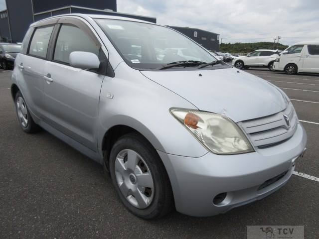 2004 Toyota IST