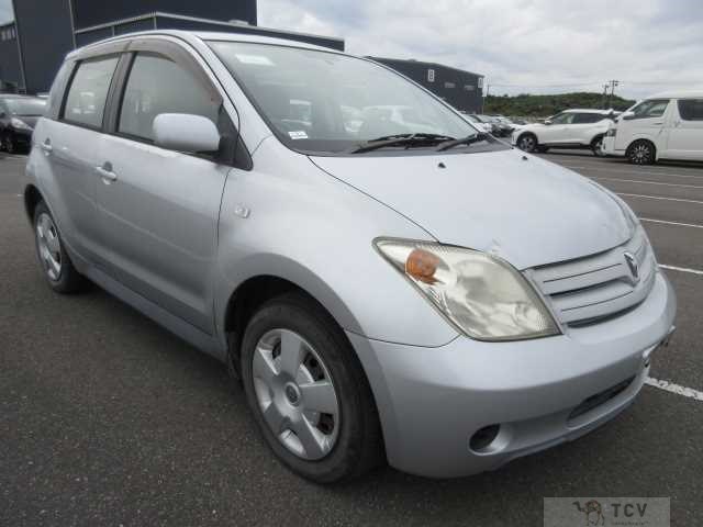 2004 Toyota IST