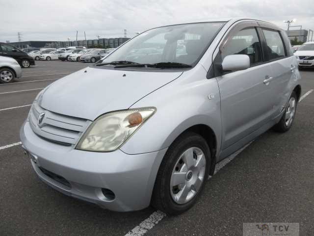 2004 Toyota IST
