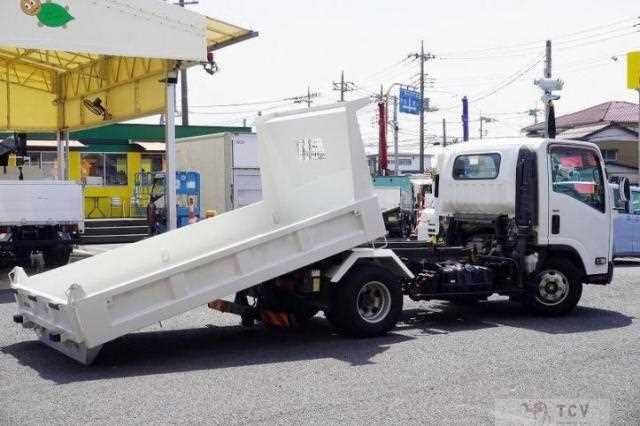 2017 Isuzu Elf Truck