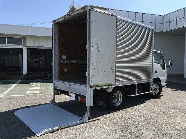 2013 Isuzu Elf Truck