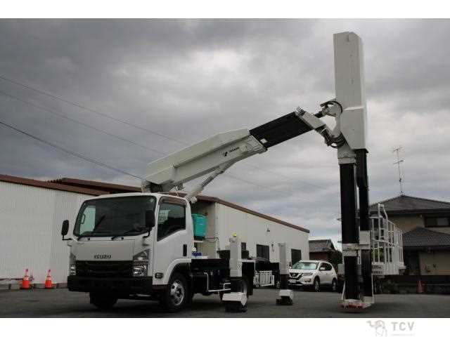 2020 Isuzu Elf Truck